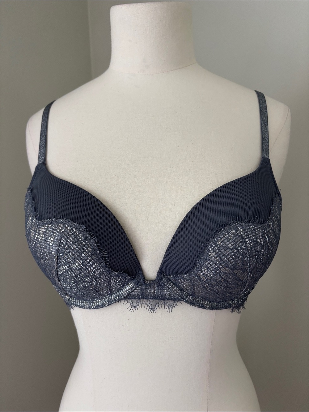 Victoria’s Secret Very Sexy Push-Up Bra Grey Metallic Lace Mesh 32D